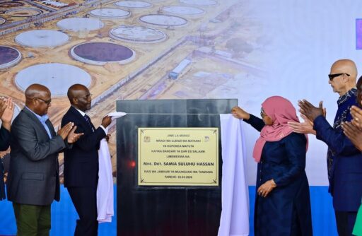 Rais Samia Suluhu Hassan ameweka jiwe la msingi la mradi wa ujenzi wa matanki ya mafuta katika Bandari ya Dar es Salaam tarehe 3 Machi 2026,